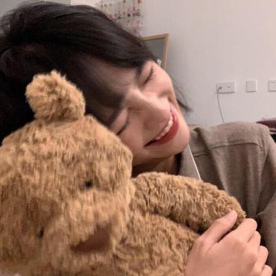 洞房夜遭换亲，她带小皇帝去逃荒